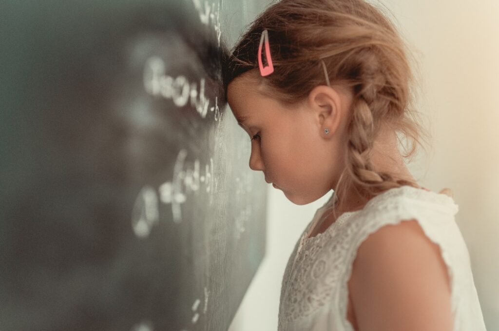 Schuldkind leidet unter Leistungsdruck